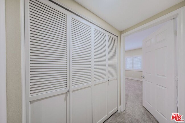 Building Photo - 937 12th St