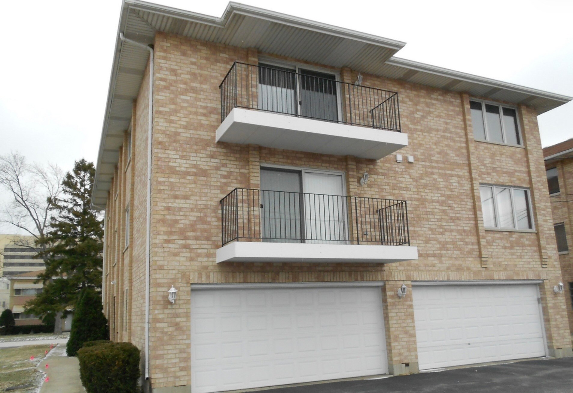 Building Photo - 9432 S Kolmar Ave