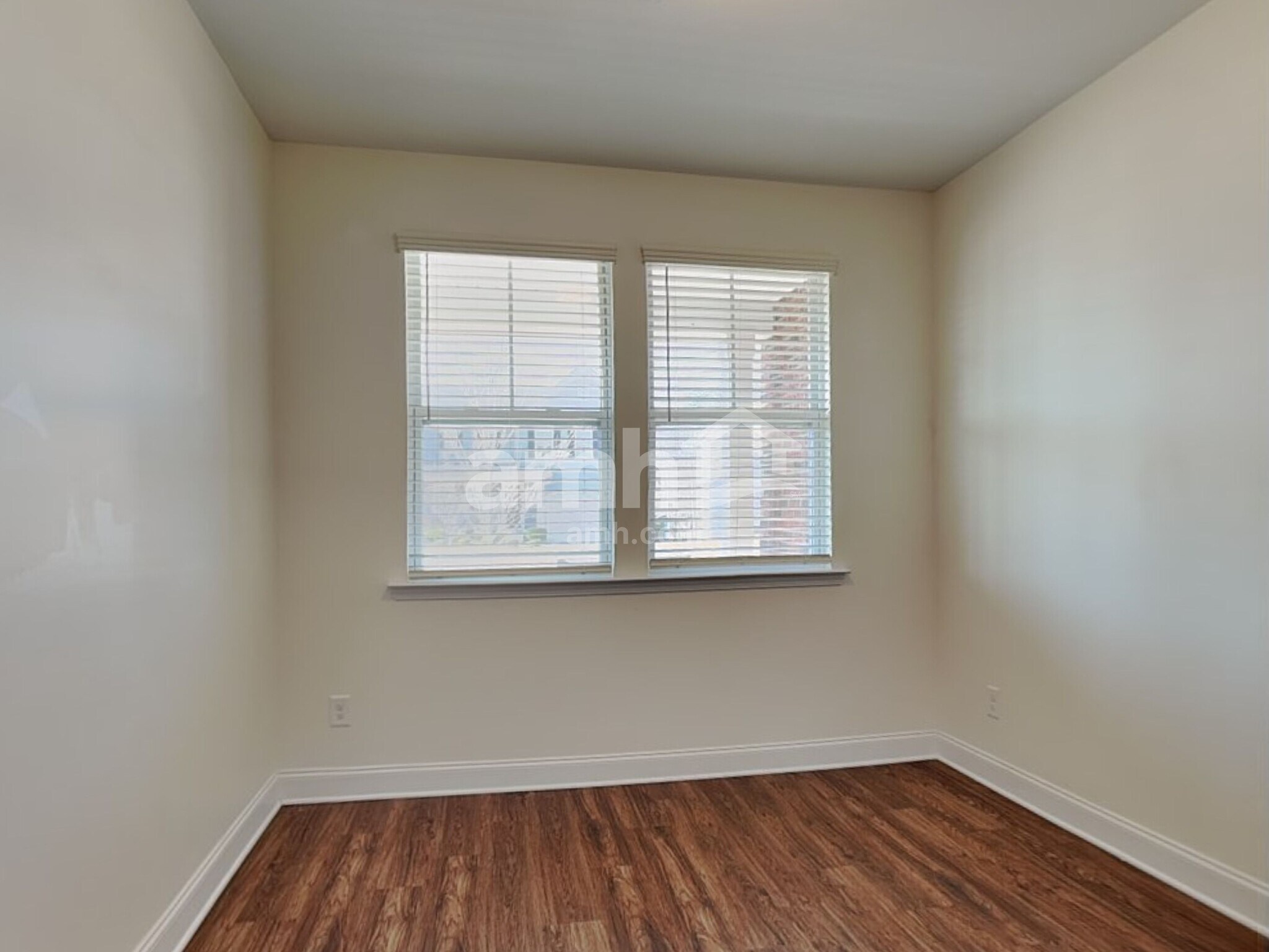 Building Photo - 2132 Laurel Vlg Cir