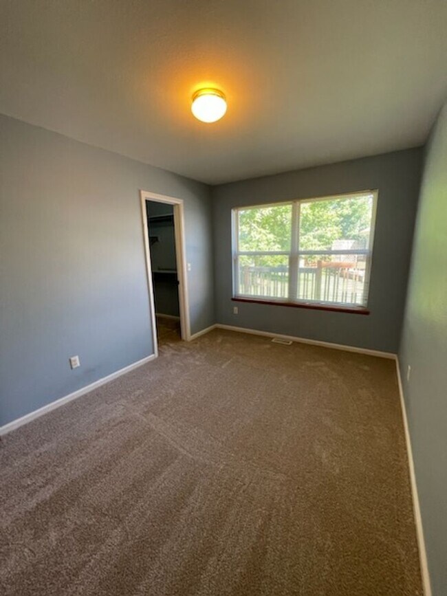 Building Photo - 2 Bed, 2 Bath Townhome with Office, & Fenced Back Patio in Prime Fort Collins Location!