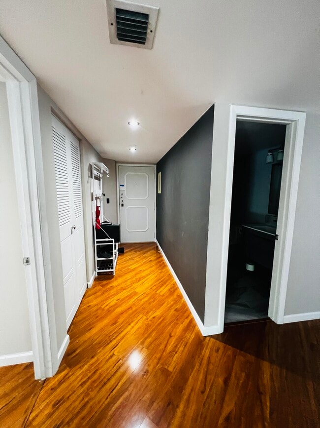 Building Photo - 1201 River Reach Dr