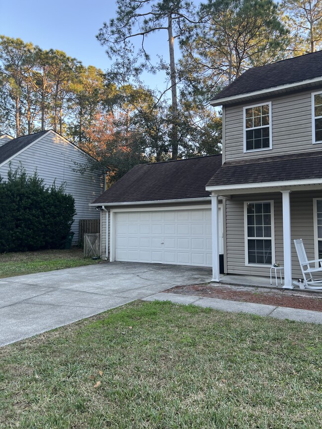 Building Photo - 102 Elliott Way