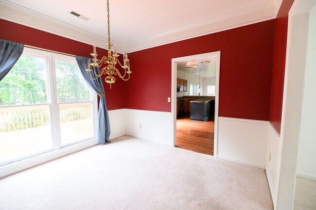 Building Photo - Wonderful and Spacious 3 bedroom home 2.5 bath in High Point with 2 car garage and large fenced-i...