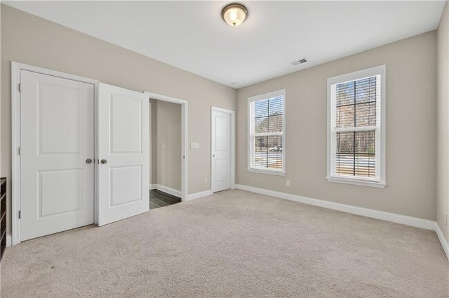 Building Photo - 1020 River Park Dr