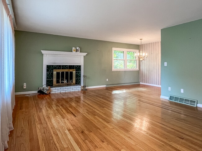 Building Photo - 102 Raymbault Dr