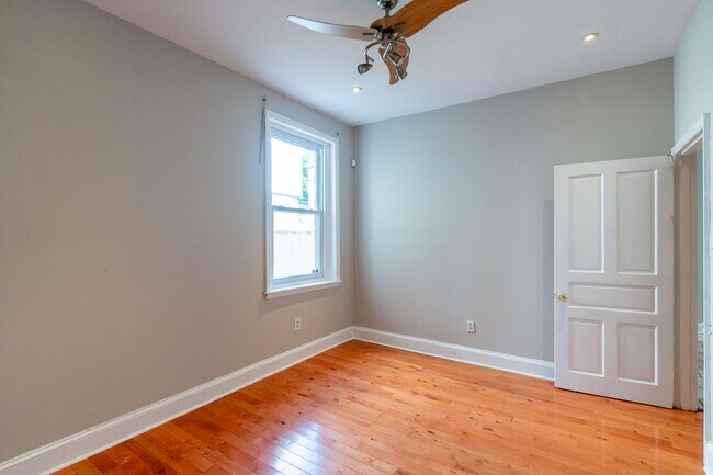 Building Photo - 1121 S 13th St