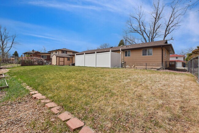 Building Photo - 3 Bedroom single family home in Lakewood