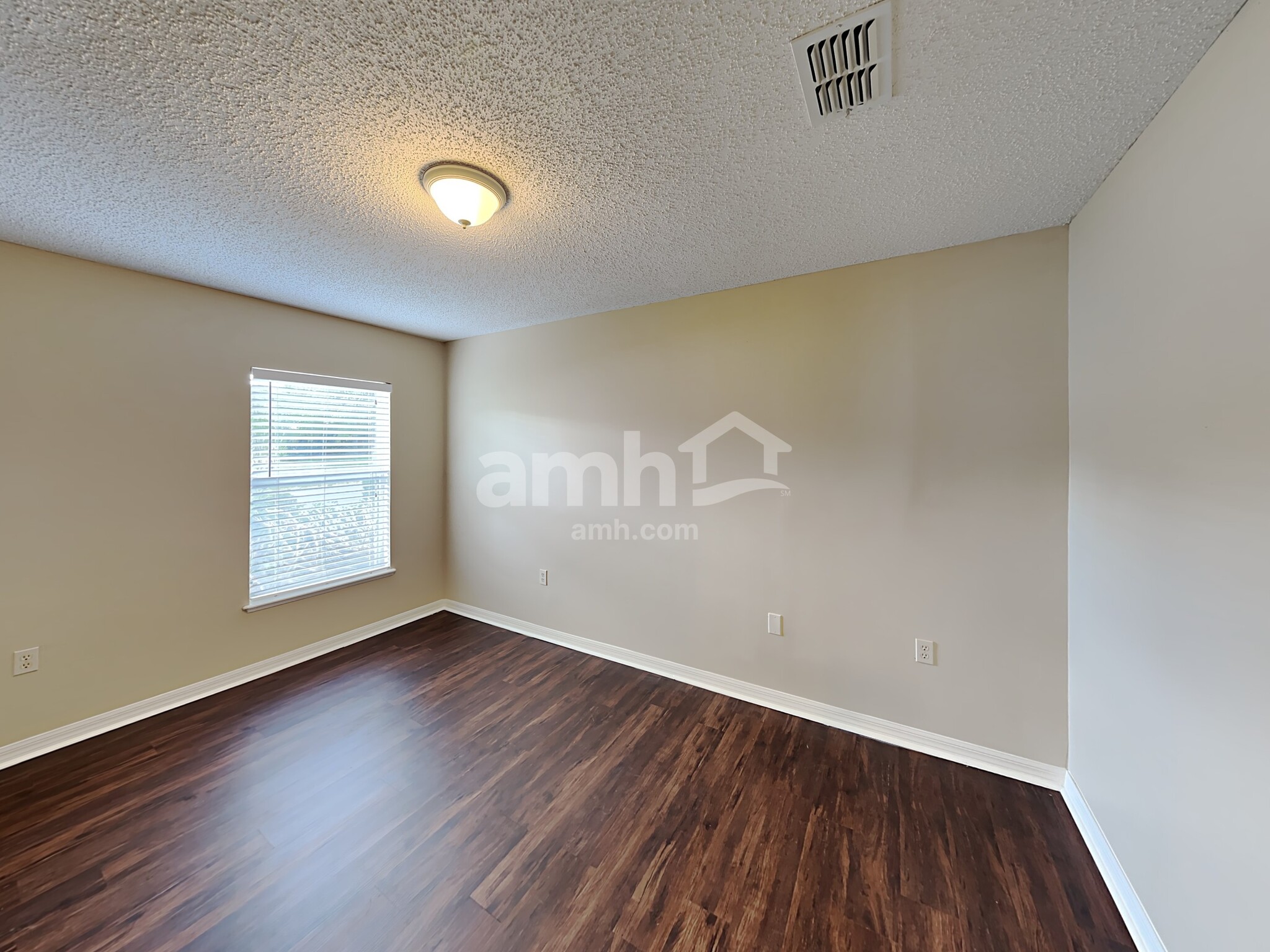 Building Photo - 4045 Half Moon Cir