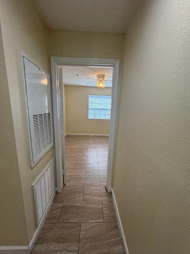 Building Photo - 717 Richcrest Dr