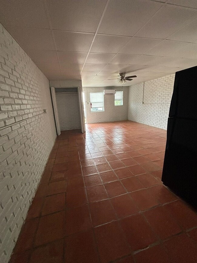 Building Photo - 1627 FM351