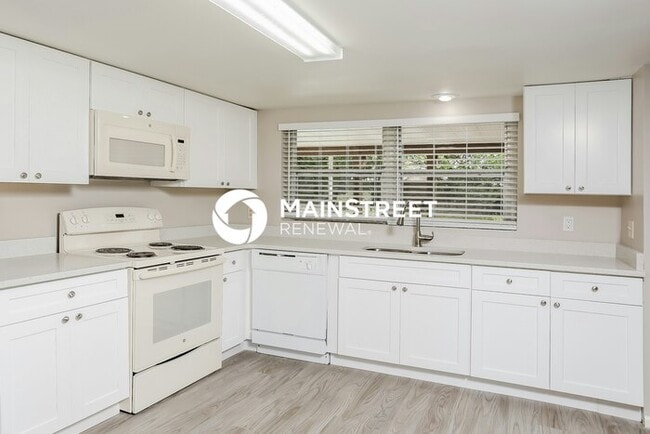 Building Photo - 4 Bedroom Pet-Friendly Home in Longwood, F...