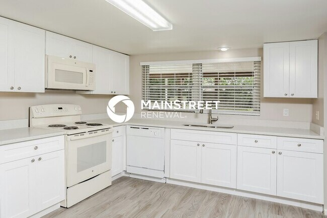 Building Photo - 4 Bedroom Pet-Friendly Home in Longwood, FL with Main Street Renewal