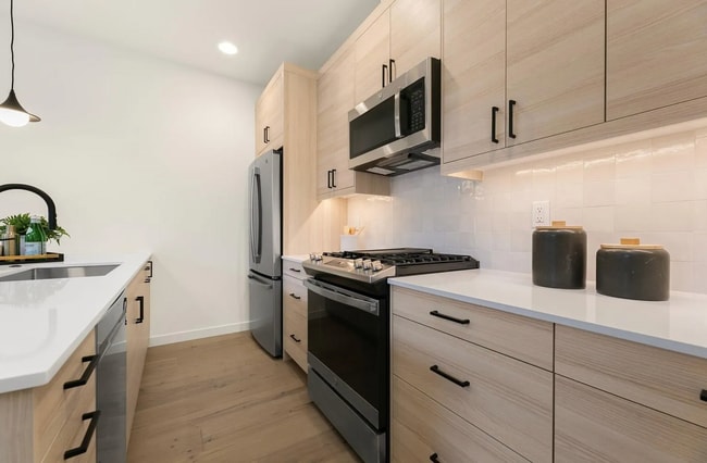 Building Photo - Modern & Tranquil Townhome in Seattle's Central District City Views, Rooftop Deck & Prime Locatio...