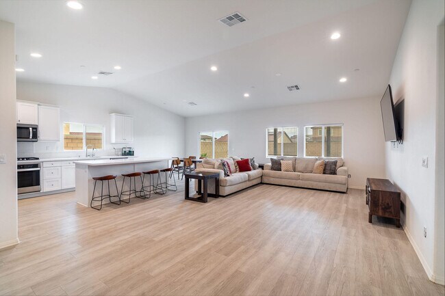 Building Photo - 44721 Melkesian Blvd