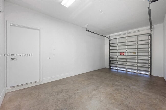 Building Photo - 3019 NW 30th Ave