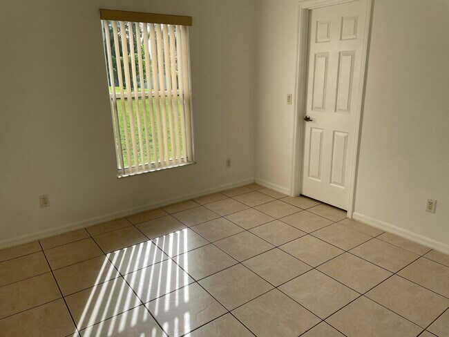 Building Photo - 4448 NW Bighorn Ave