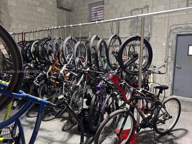 Building Photo - 1228 West Ave