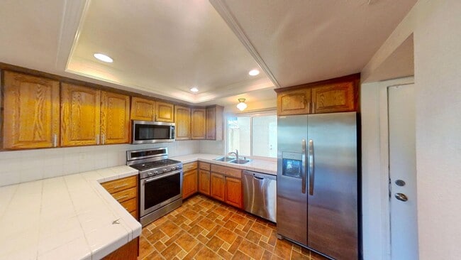 Building Photo - Charming 3 bedroom 2.5 bath Townhome in Co...