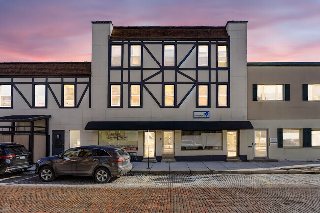 Building Photo - 107 1/2 Dean St