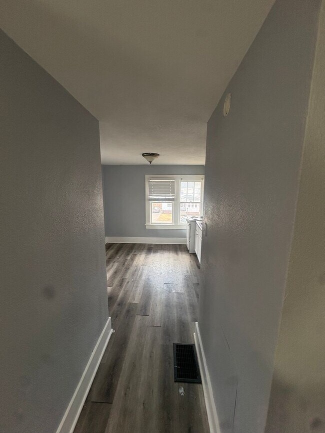 Building Photo - 3718 S Wayne Ave