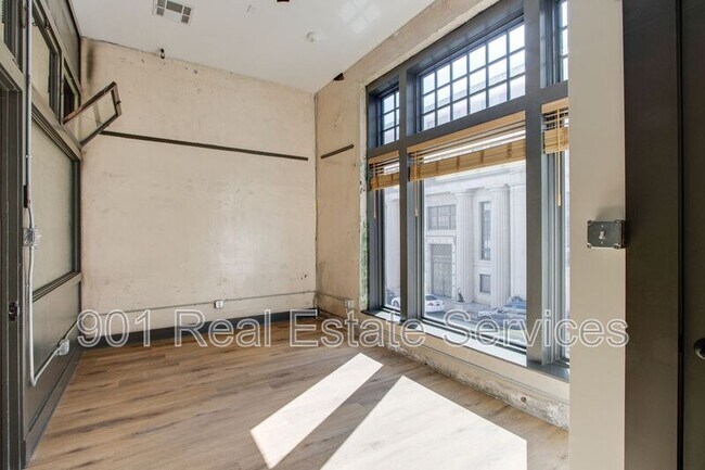 Building Photo - 124 Monroe Ave