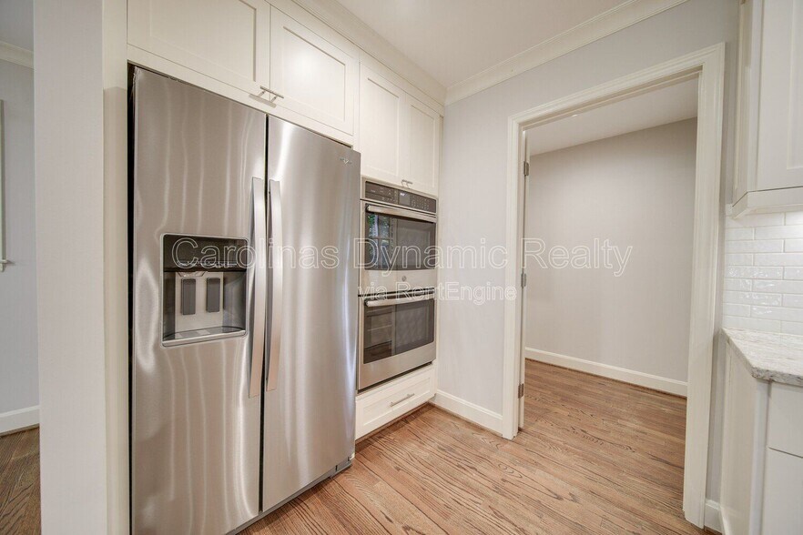Building Photo - 6700 Castlegate Dr