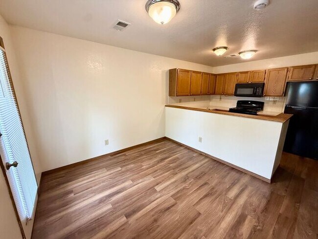 Building Photo - 3 Bed/2.5Bath Townhome in Greeley