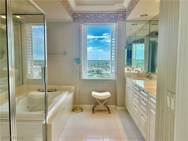 Building Photo - 8990 Bay Colony Dr