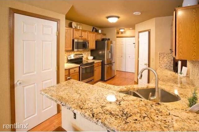 Building Photo - 2 br, 2 bath Townhome - 7845 Autumn Ridge Ave