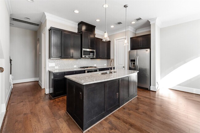 Building Photo - 2720 Church Wood Dr