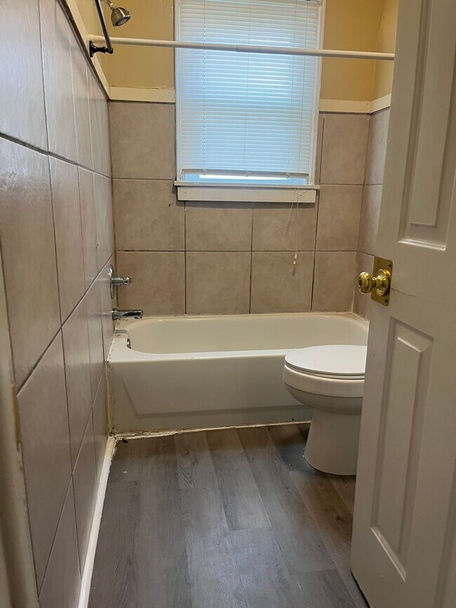 Building Photo - Charming 1 bed 1 bath 1930's bungalow in Midtown!