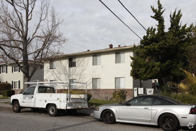 Building Photo - 1369 Reeve St