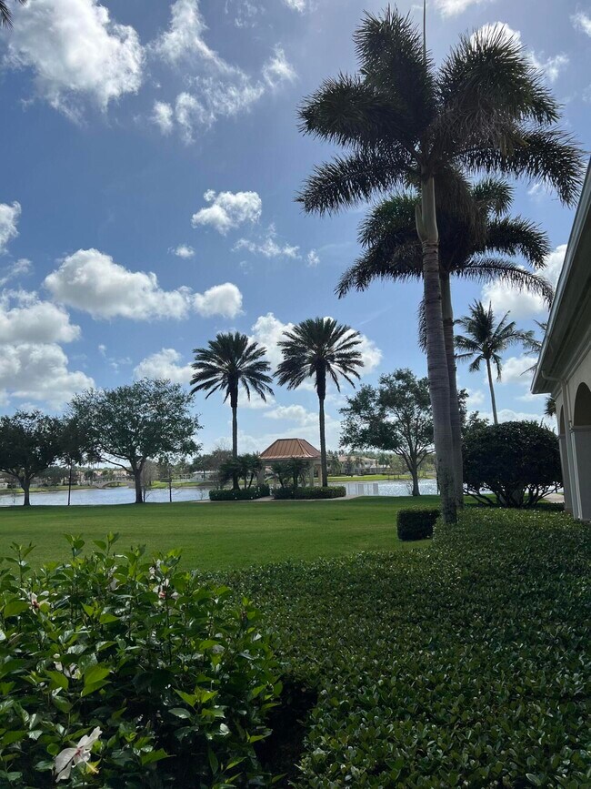 Building Photo - 2824 Rio Claro Dr N