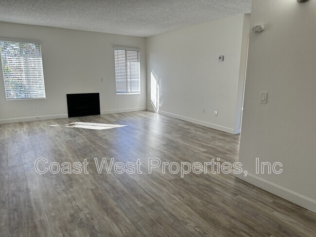 Building Photo - 3563 Roosevelt St