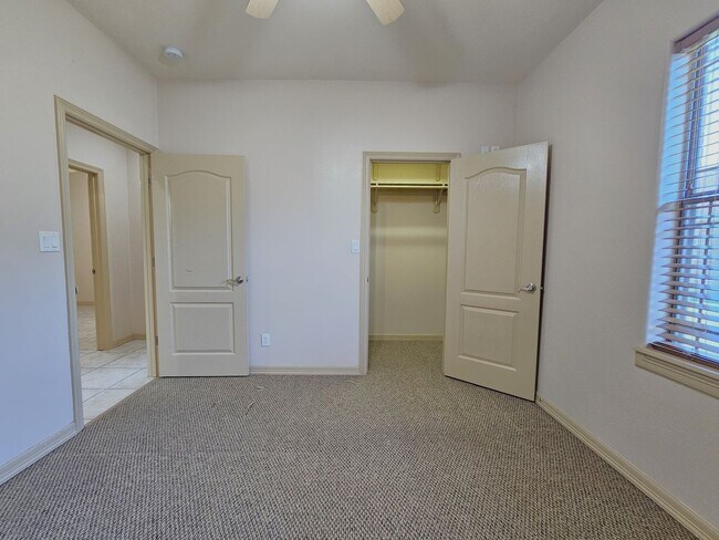 Building Photo - 5618 Ironwood Ct