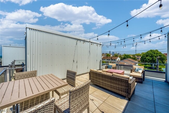 Building Photo - 1240 W 70th St