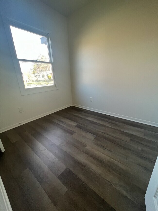 Building Photo - 48 Eastmanville St