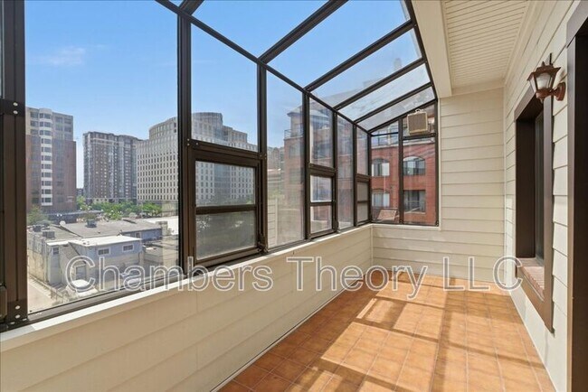 Building Photo - 1020 N Stafford St