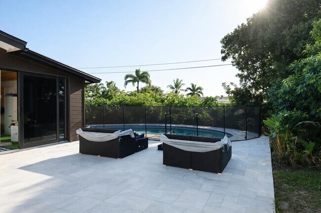 Building Photo - 1820 SW 36th Ave