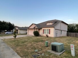 Building Photo - 200 Adriana Ln