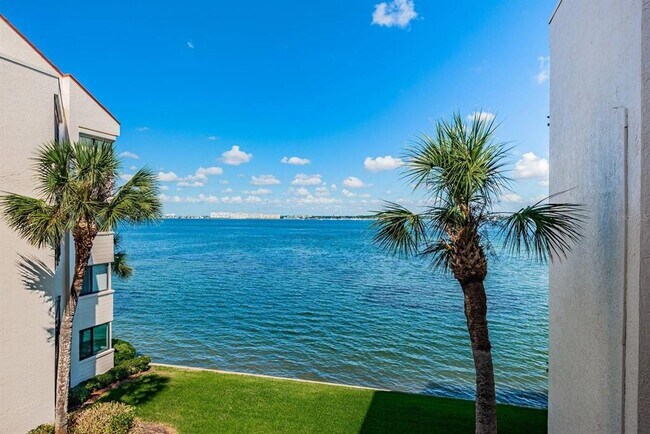 Building Photo - 5505 Del Sol Blvd