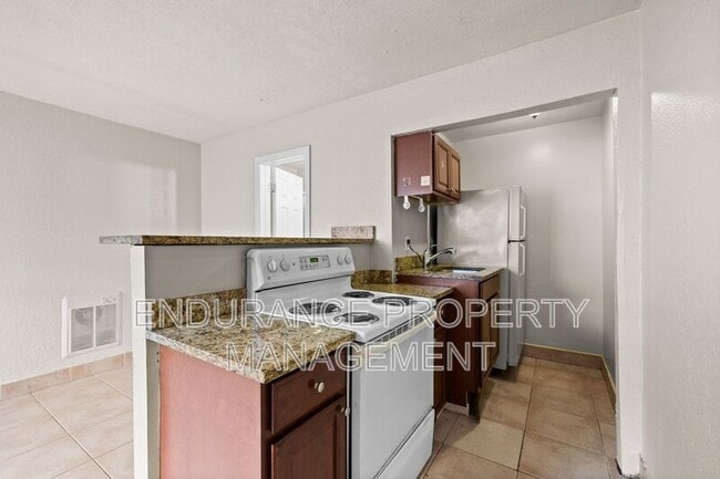 Building Photo - 145 W 28th St