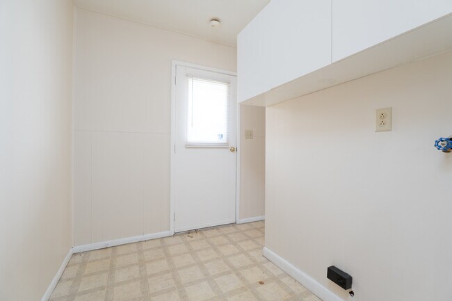 Building Photo - 2248 Boarman Dr