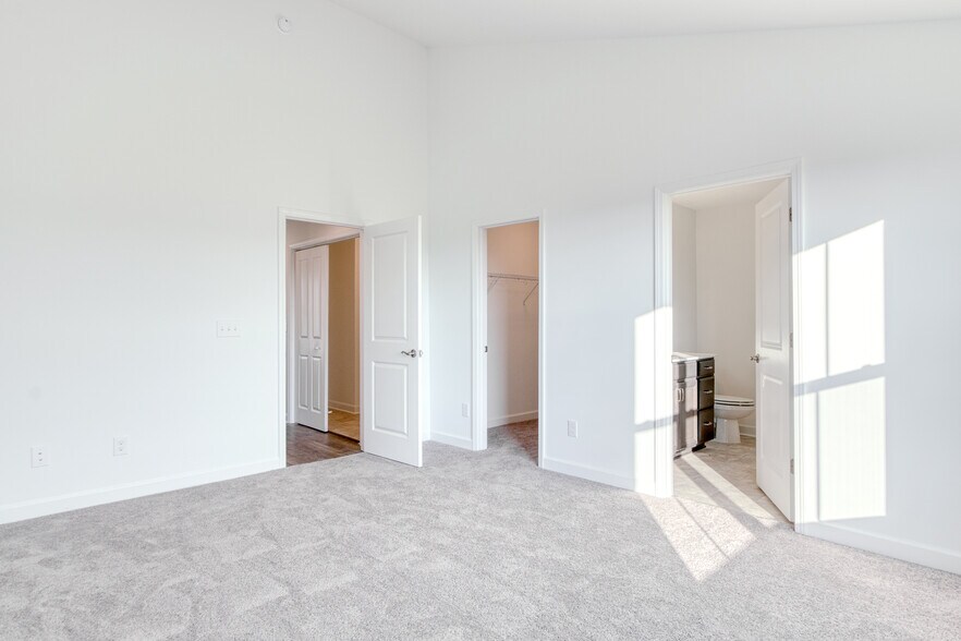Building Photo - 221 Addison Ct