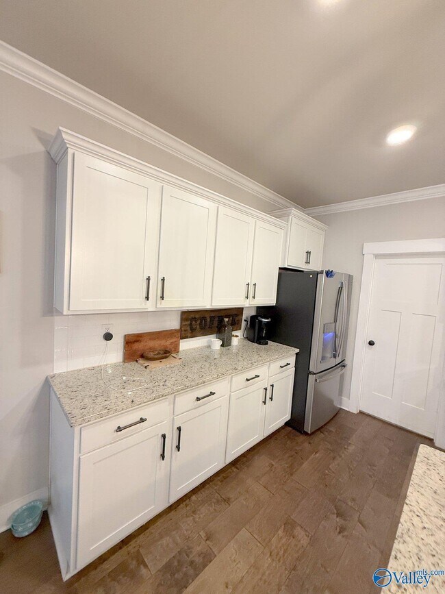 Building Photo - 445 Legend Oak Way SW