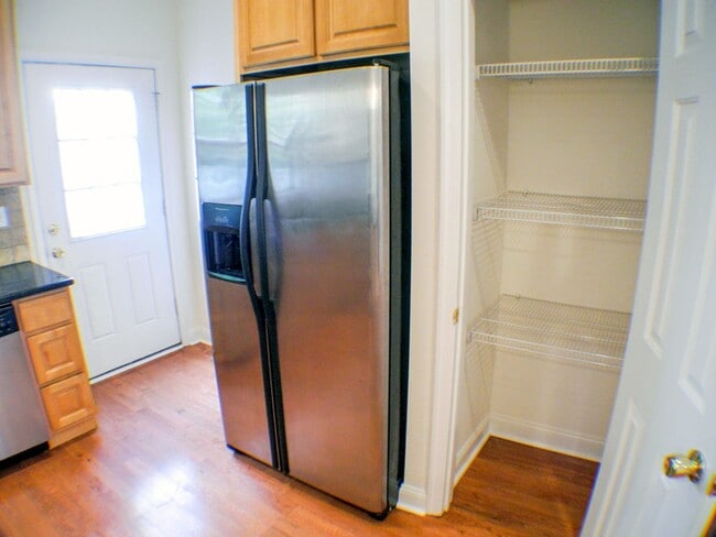 Building Photo - Graduate Hospital Home