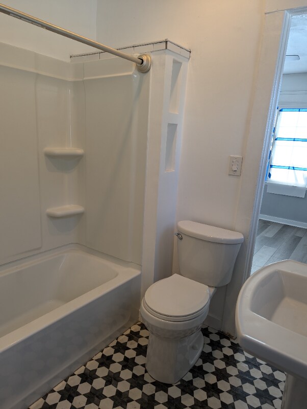 Building Photo - 410 S G St