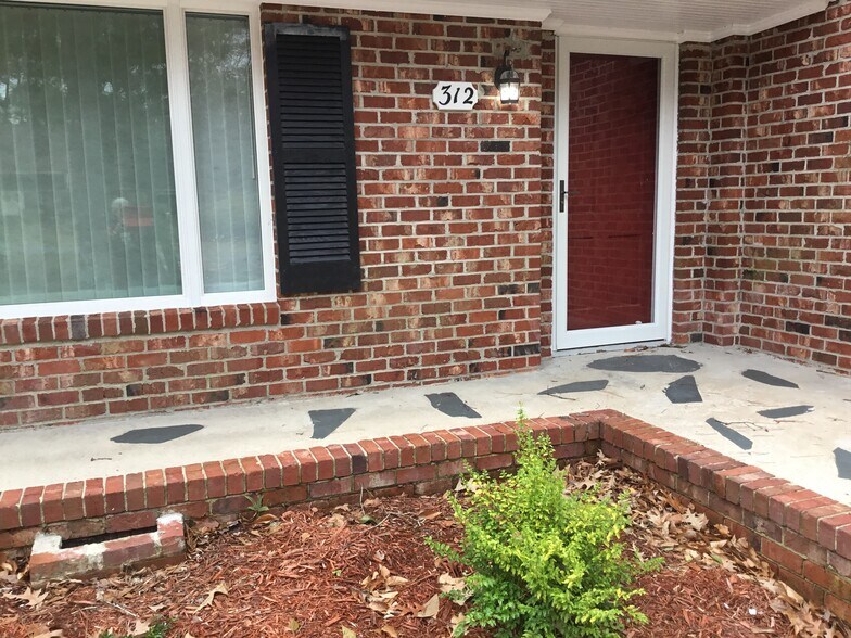 Building Photo - 312 Harvey Cir