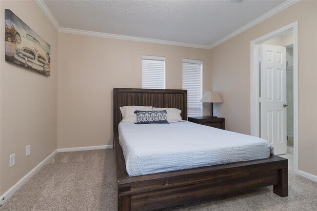 Building Photo - 4607 Breezy Point Dr