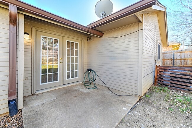 Building Photo - 2506 Oak Leaf Dr